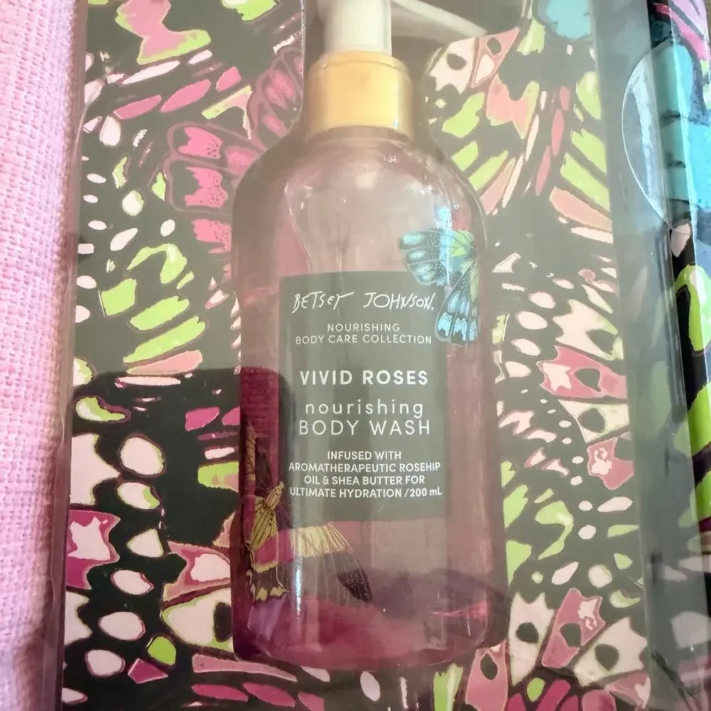 Betsey Johnson Ultimate Bath Gift Set Body Wash